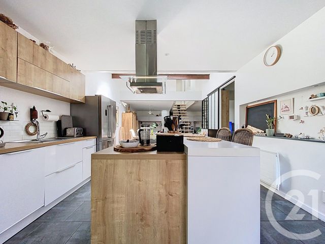 Appartement F5 à vendre - 5 pièces - 131.31 m2 - ROCHEFORT - 17 - POITOU-CHARENTES - Century 21 L'Arsenal