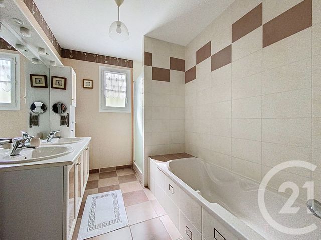 maison à vendre - 5 pièces - 127.17 m2 - BREUIL MAGNE - 17 - POITOU-CHARENTES - Century 21 L'Arsenal