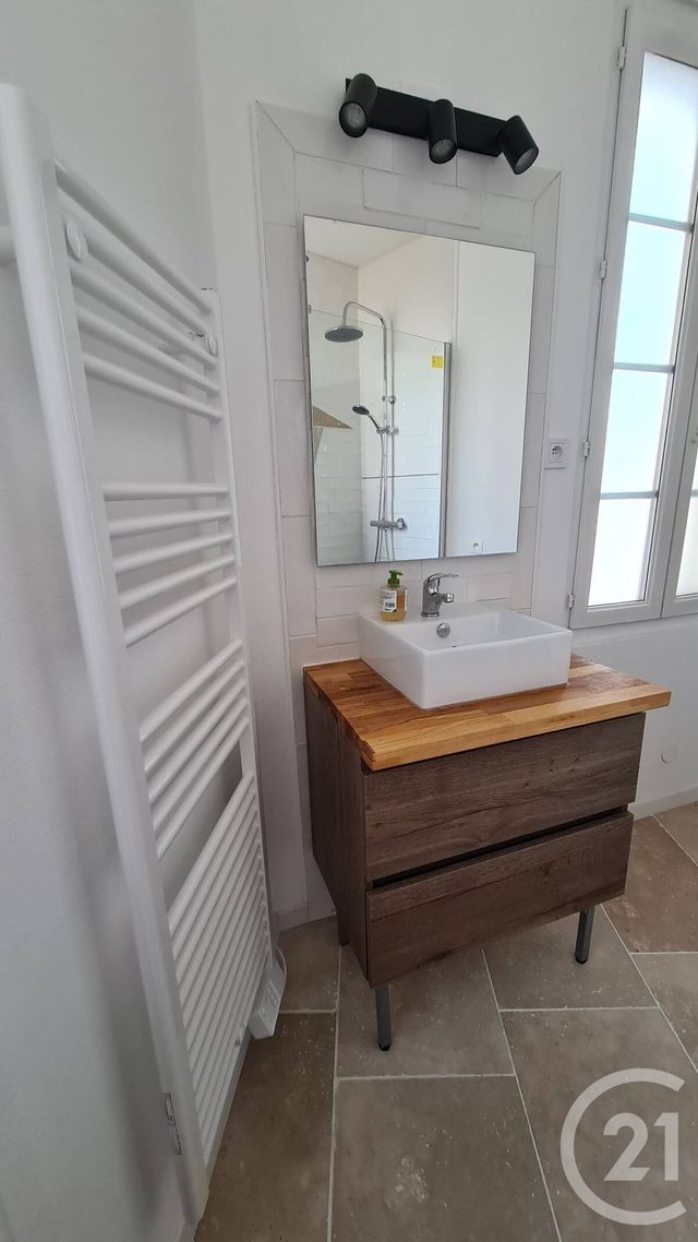 Appartement F1 à louer - 1 pièce - 27.11 m2 - ROCHEFORT - 17 - POITOU-CHARENTES - Century 21 L'Arsenal