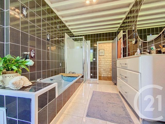 maison à vendre - 8 pièces - 190.0 m2 - TONNAY CHARENTE - 17 - POITOU-CHARENTES - Century 21 L'Arsenal