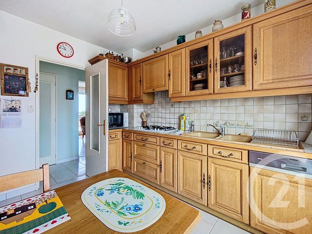 Appartement F4 à vendre - 4 pièces - 72.23 m2 - ROCHEFORT - 17 - POITOU-CHARENTES - Century 21 L'Arsenal