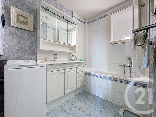 Appartement F4 à vendre - 4 pièces - 72.23 m2 - ROCHEFORT - 17 - POITOU-CHARENTES - Century 21 L'Arsenal