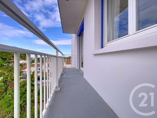 Appartement F4 à vendre - 4 pièces - 72.23 m2 - ROCHEFORT - 17 - POITOU-CHARENTES - Century 21 L'Arsenal