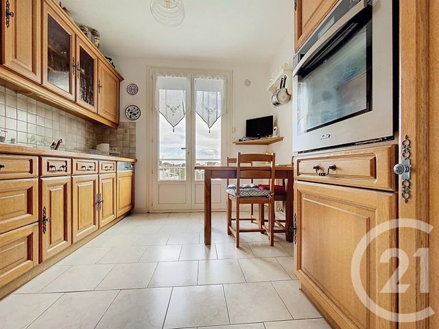 Appartement F4 à vendre - 4 pièces - 72.23 m2 - ROCHEFORT - 17 - POITOU-CHARENTES - Century 21 L'Arsenal