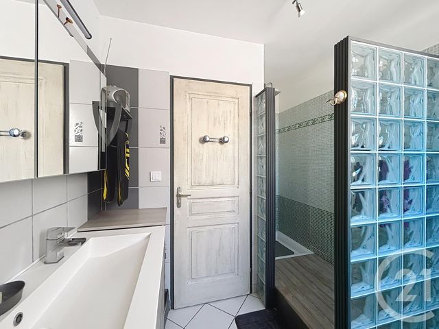 maison à vendre - 6 pièces - 130.0 m2 - PORT DES BARQUES - 17 - POITOU-CHARENTES - Century 21 L'Arsenal