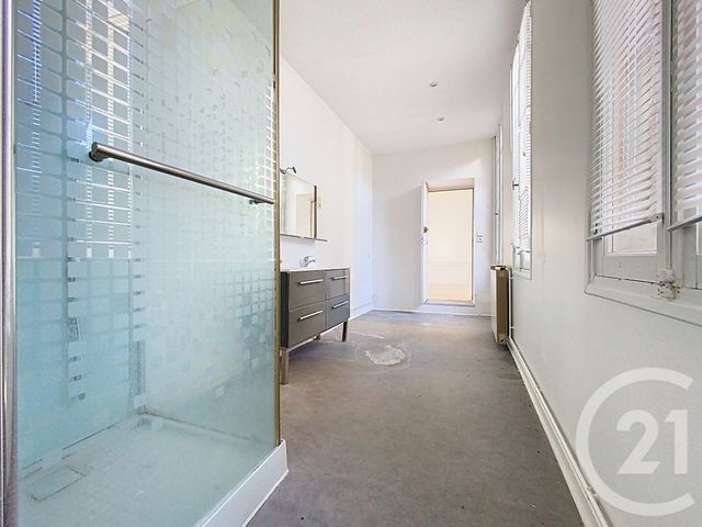 Appartement F4 à vendre - 4 pièces - 127.05 m2 - ROCHEFORT - 17 - POITOU-CHARENTES - Century 21 L'Arsenal