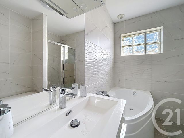 Appartement Chambre à louer - 1 pièce - 15.5 m2 - ROCHEFORT - 17 - POITOU-CHARENTES - Century 21 L'Arsenal