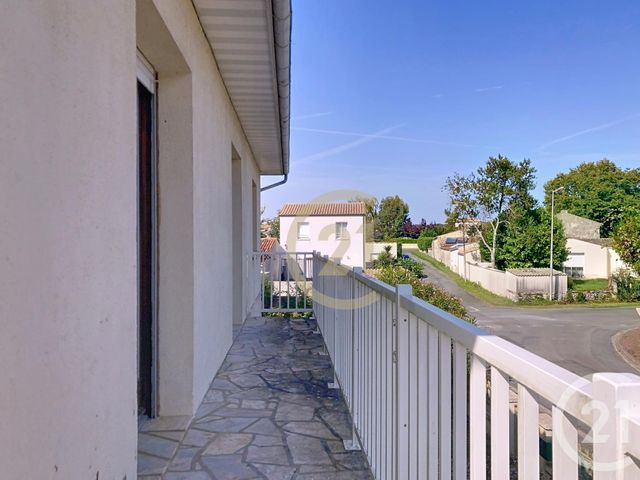 maison à vendre - 6 pièces - 190.0 m2 - TRIZAY - 17 - POITOU-CHARENTES - Century 21 L'Arsenal