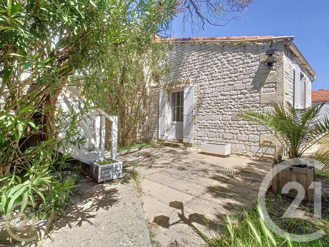 maison à vendre - 7 pièces - 182.0 m2 - PORT DES BARQUES - 17 - POITOU-CHARENTES - Century 21 L'Arsenal