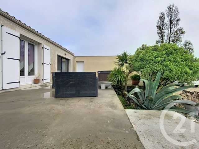 maison à louer - 5 pièces - 122.03 m2 - BEAUGEAY - 17 - POITOU-CHARENTES - Century 21 L'Arsenal