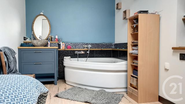 maison à vendre - 8 pièces - 194.0 m2 - TONNAY CHARENTE - 17 - POITOU-CHARENTES - Century 21 L'Arsenal