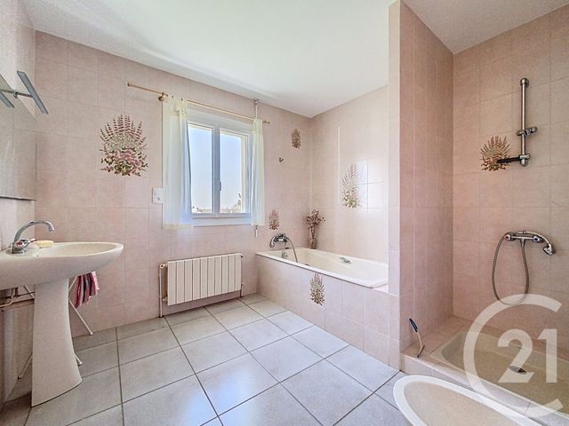 maison à vendre - 4 pièces - 140.0 m2 - ROCHEFORT - 17 - POITOU-CHARENTES - Century 21 L'Arsenal