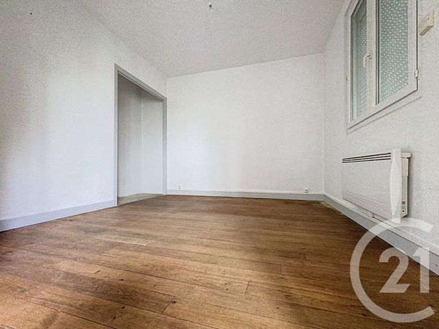 Appartement T4 à vendre - 4 pièces - 62.52 m2 - ROCHEFORT - 17 - POITOU-CHARENTES - Century 21 L'Arsenal