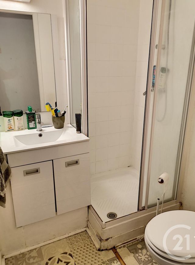 Appartement F2 à vendre - 2 pièces - 42.0 m2 - ROCHEFORT - 17 - POITOU-CHARENTES - Century 21 L'Arsenal Appartement F2 à vendre - 2 pièces - 42.0 m2 - ROCHEFORT - 17 - POITOU-CHARENTES - Century 21 L'Arsenal