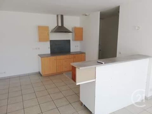 maison à vendre - 3 pièces - 90.08 m2 - TONNAY CHARENTE - 17 - POITOU-CHARENTES - Century 21 L'Arsenal maison à vendre - 3 pièces - 90.08 m2 - TONNAY CHARENTE - 17 - POITOU-CHARENTES - Century 21 L'Arsenal