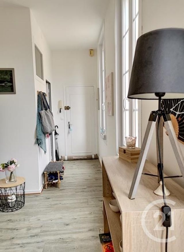 Afficher la photo en grand Appartement F2 à vendre - 2 pièces - 38.92 m2 - ROCHEFORT - 17 - POITOU-CHARENTES - Century 21 L'Arsenal