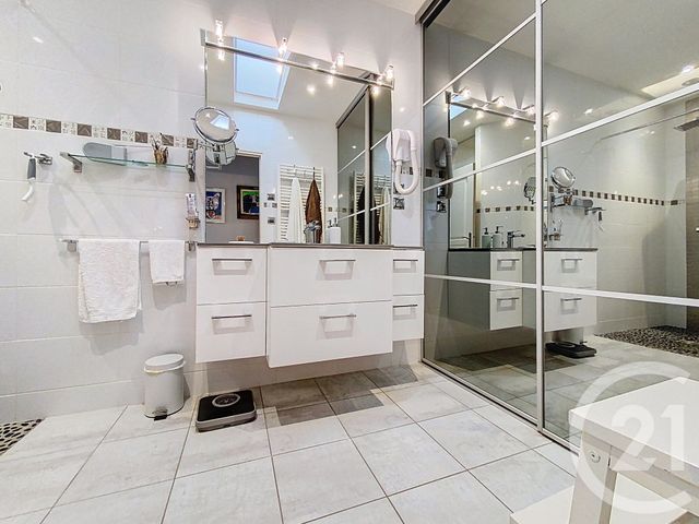 maison à vendre - 5 pièces - 160.0 m2 - TONNAY CHARENTE - 17 - POITOU-CHARENTES - Century 21 L'Arsenal