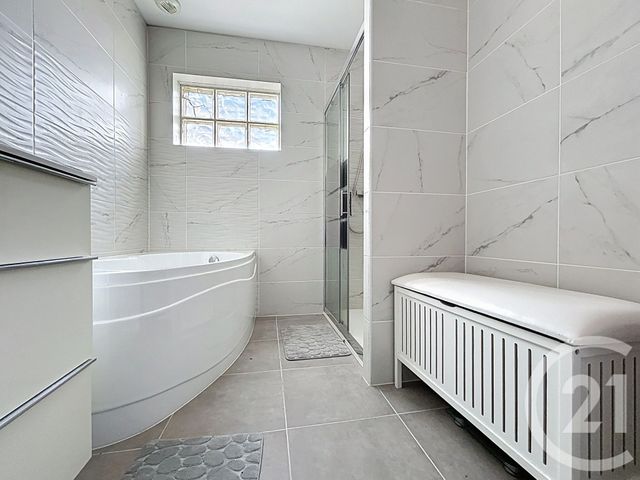 Appartement Chambre à louer - 1 pièce - 15.5 m2 - ROCHEFORT - 17 - POITOU-CHARENTES - Century 21 L'Arsenal