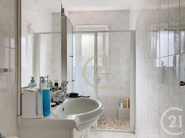 Appartement F4 à vendre - 5 pièces - 90.0 m2 - ROCHEFORT - 17 - POITOU-CHARENTES - Century 21 L'Arsenal