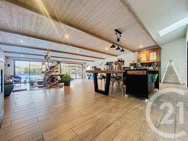 maison à vendre - 8 pièces - 194.0 m2 - TONNAY CHARENTE - 17 - POITOU-CHARENTES - Century 21 L'Arsenal