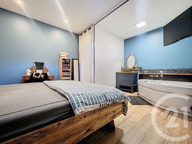 maison à vendre - 8 pièces - 194.0 m2 - TONNAY CHARENTE - 17 - POITOU-CHARENTES - Century 21 L'Arsenal