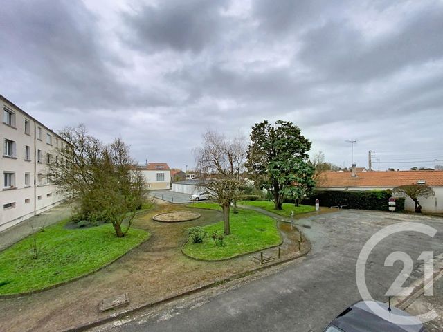 Appartement T4 à vendre - 4 pièces - 62.52 m2 - ROCHEFORT - 17 - POITOU-CHARENTES - Century 21 L'Arsenal