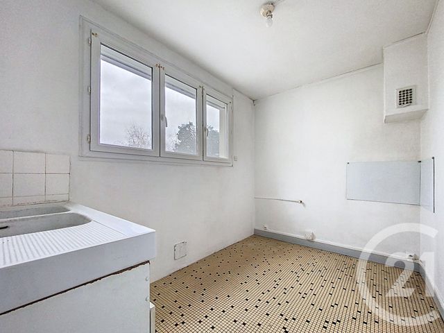 Appartement T4 à vendre - 4 pièces - 62.52 m2 - ROCHEFORT - 17 - POITOU-CHARENTES - Century 21 L'Arsenal