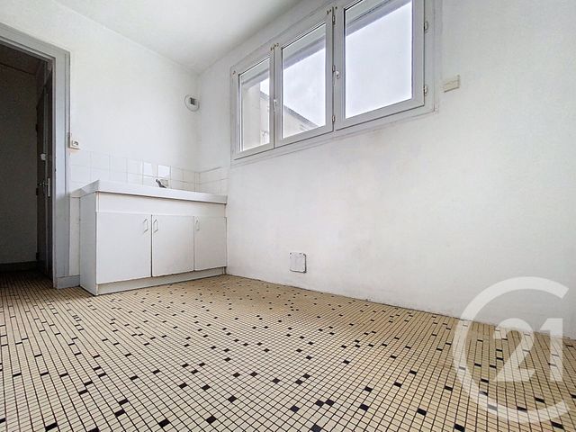 Appartement T4 à vendre - 4 pièces - 62.52 m2 - ROCHEFORT - 17 - POITOU-CHARENTES - Century 21 L'Arsenal