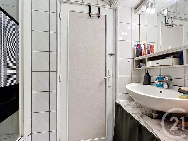 Appartement à vendre - 4 pièces - 62.15 m2 - ROCHEFORT - 17 - POITOU-CHARENTES - Century 21 L'Arsenal