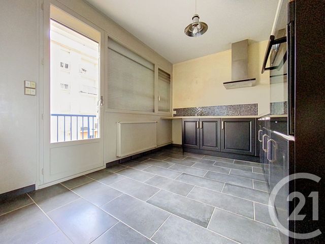 Appartement à vendre - 3 pièces - 86.72 m2 - ROCHEFORT - 17 - POITOU-CHARENTES - Century 21 L'Arsenal
