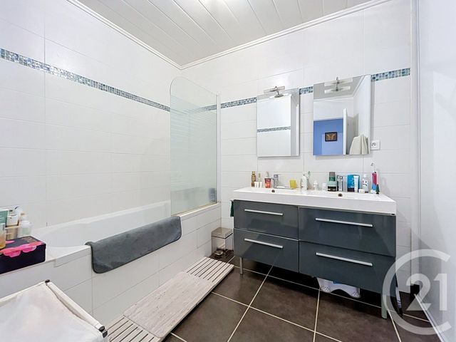 maison à vendre - 5 pièces - 142.0 m2 - TONNAY CHARENTE - 17 - POITOU-CHARENTES - Century 21 L'Arsenal