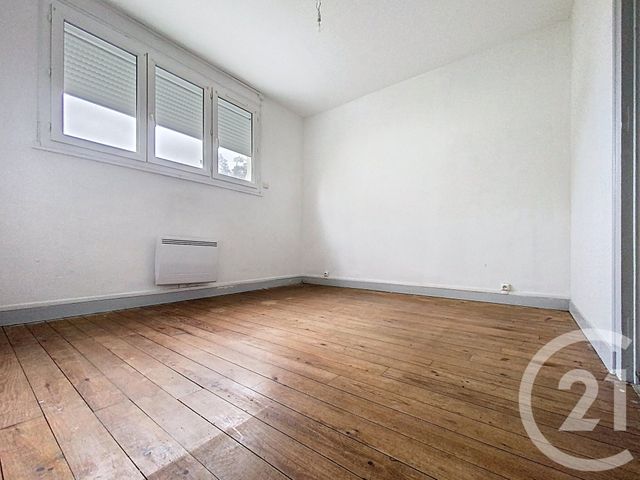 Appartement T4 à vendre - 4 pièces - 62.52 m2 - ROCHEFORT - 17 - POITOU-CHARENTES - Century 21 L'Arsenal