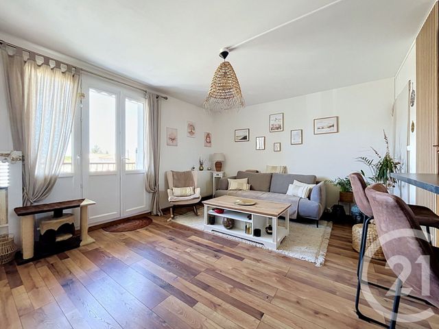 Appartement F3 à vendre - 4 pièces - 74.0 m2 - ROCHEFORT - 17 - POITOU-CHARENTES - Century 21 L'Arsenal