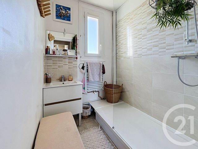 Appartement F3 à vendre - 4 pièces - 74.0 m2 - ROCHEFORT - 17 - POITOU-CHARENTES - Century 21 L'Arsenal